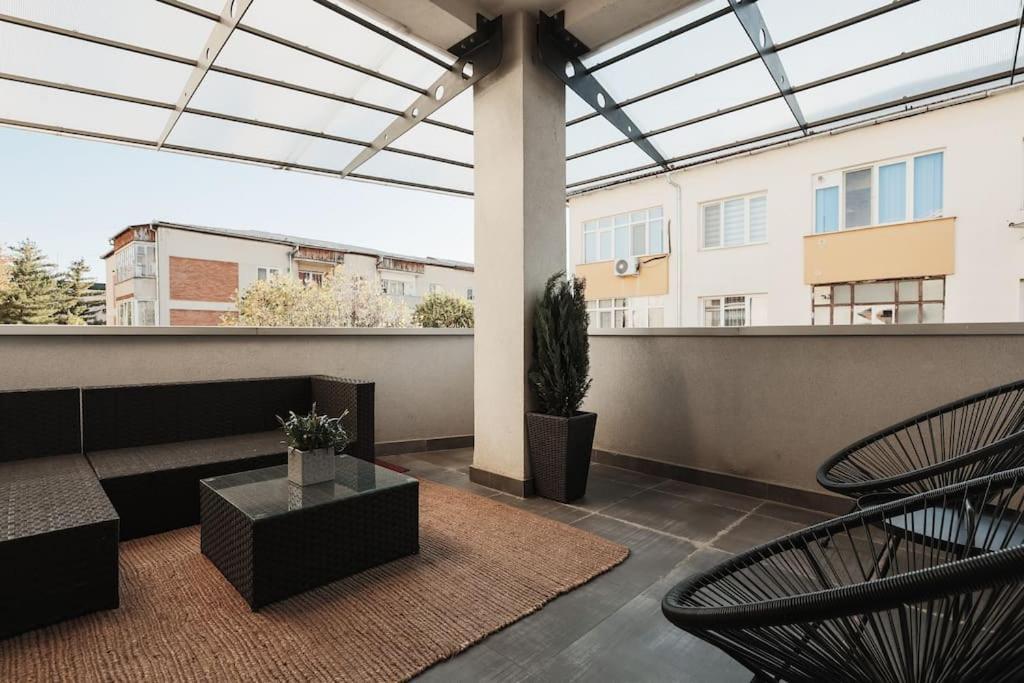 Ambassador Apartment Baia Mare Bagian luar foto