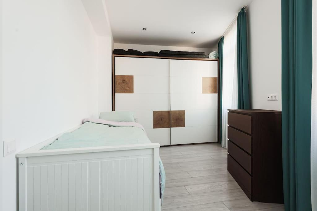 Ambassador Apartment Baia Mare Bagian luar foto