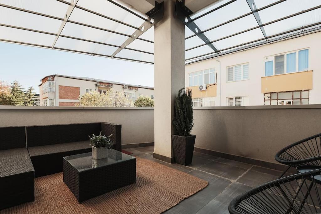 Ambassador Apartment Baia Mare Bagian luar foto